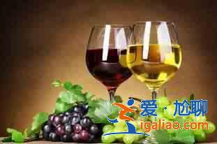 喝紅酒配什么零食？？