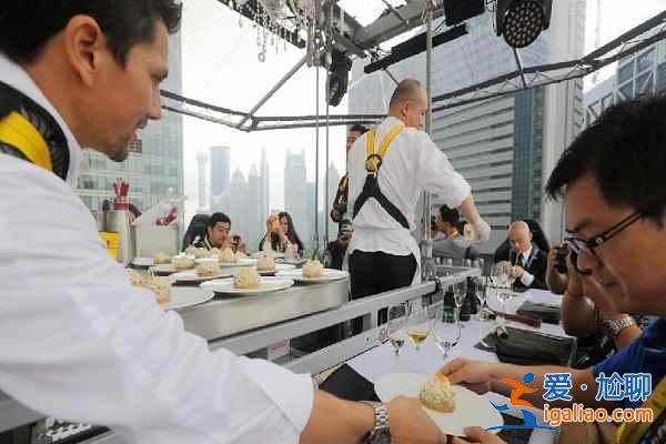 上海“空中餐廳”：用生命去吃飯？