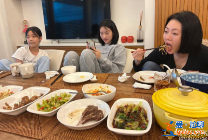 小S一家吃飯惹爭議!李敖女兒列12條罪狀稱沒教養 網友留言亮了