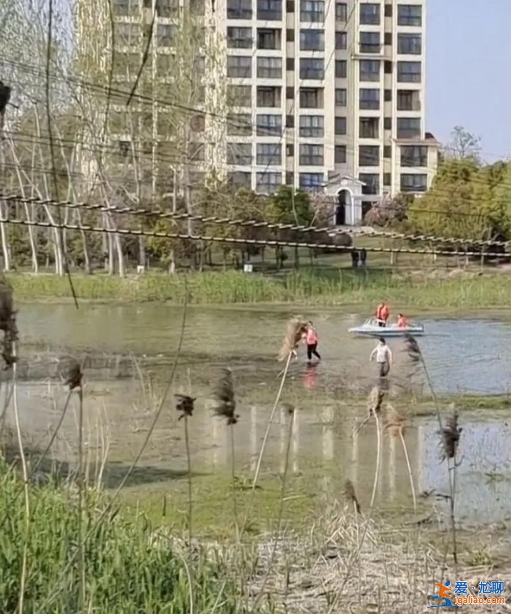 揚(yáng)州一男童在景區(qū)板橋上落水 父親營救不幸溺亡 相關(guān)項(xiàng)目被勒令停業(yè)？