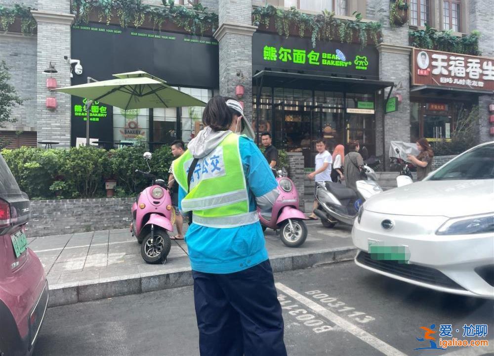 “高價(jià)風(fēng)波”后南寧停車費(fèi)政策進(jìn)入過渡期 上班停車8.5小時(shí)仍需60元？