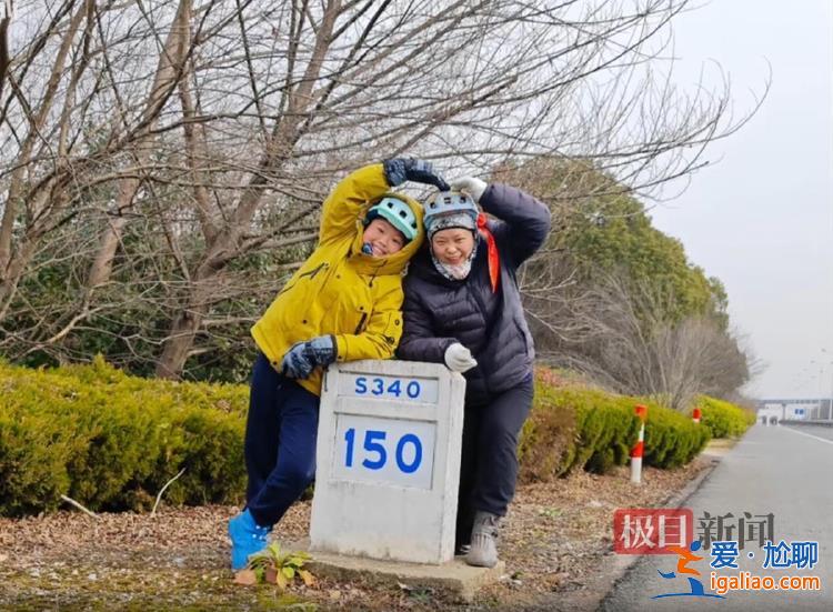 母子從上海騎行700公里回湖北過年 氣溫4°C在路邊露營？