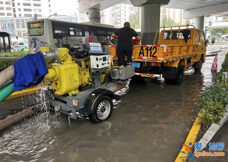 暴雨之后 上海游泳館站真的變“游泳館”了？